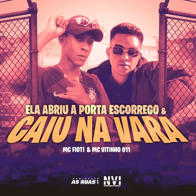 Ela Abriu a Porta, Escorrego & Caiu na Vara cover