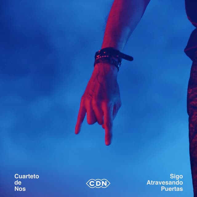 Sigo Atravesando Puertas (En Vivo) cover