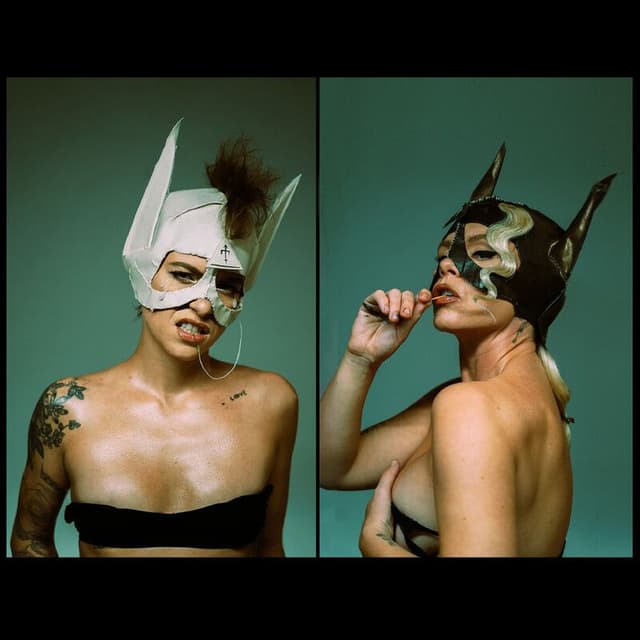 Bikinis cover